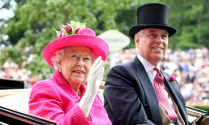 Regina Elisabeta cu fiul ei preferat, Prințul Andrew aka Andrew Mountbatten Windsor   Profimedia jpeg