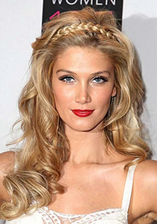 
    Coafură în stil grecesc: Bentiţa poate fi din diverse materiale foto:  etsy.com  