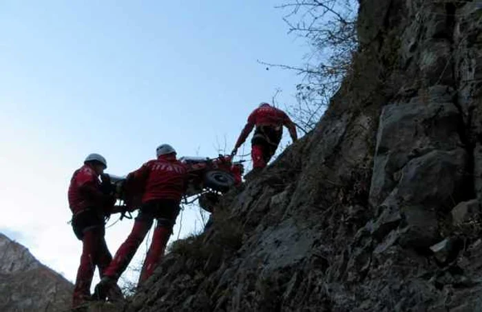 Căutările întrerupte aseară au fost reluate azi. Foto Salvamont Argeş