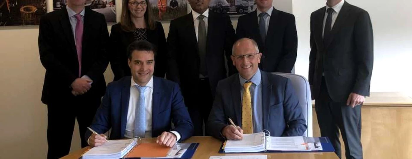Imagine de la semnarea contractului dintre Hanson si Damen FOTO Damen