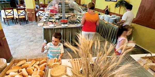 Hotelurile all-inclusive de pe litoralul românesc sunt căutate din ce în ce mai mult de turiştii care au încercat acest sistem şi în străinătate