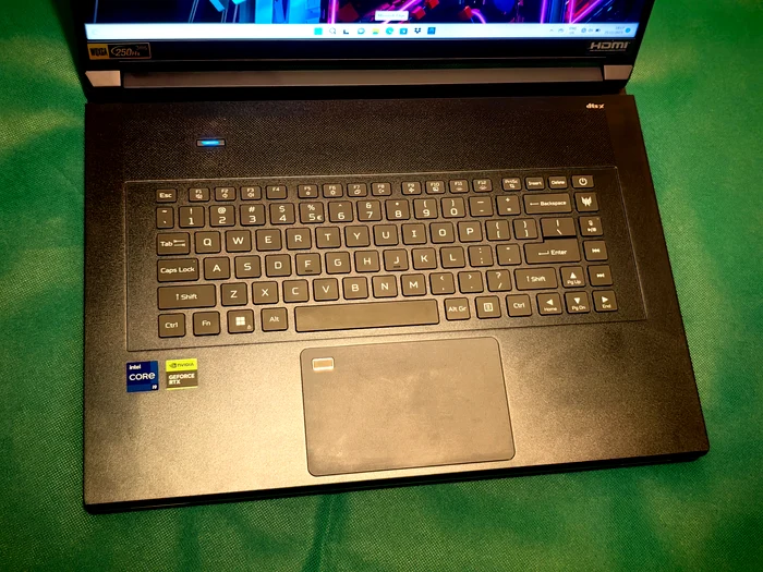 Acer Predator Triton 17X tastatură jpg