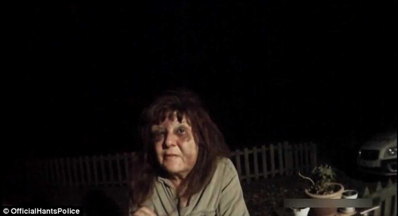 Bărbatul a lovit-o pe soţie lui fără milă, fiind la un pas să o omoare. Acum, el se află după gratii