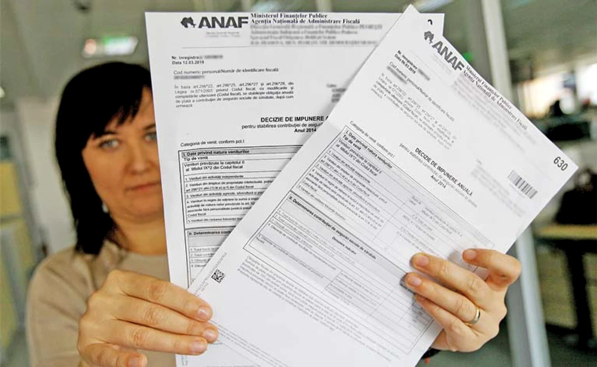
    Adriana Toma ne-a arătat cele două decizii de impunere: în prima apărea datoare la stat, în cea trimisă după câteva zile datoria era ştearsă   