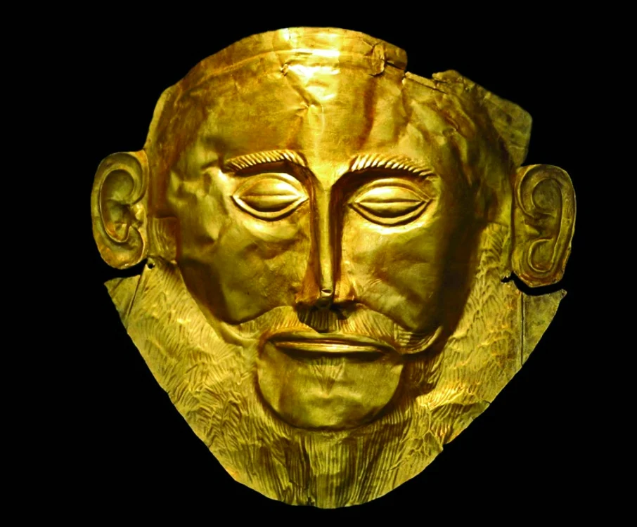 „Masca lui Agamemnon“. Mască funerară din aur descoperită la Micene, în 1876