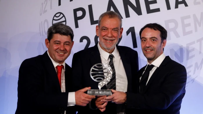 Agustín Martínez, Jorge Díaz şi Antonio Mercero la premiile Planeta. Sursa foto: Profimedia Images