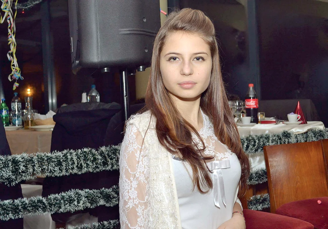 † Elena s-a confesat unei prietene că îi este teamă de iubitul ei gelosfoto: arhiva personala