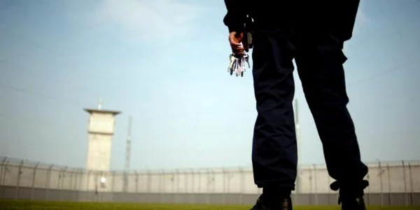 Românul este încarcerat în închisoarea Sequedin  din nordul Franţei