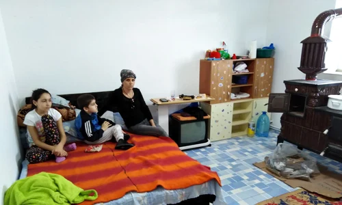 Aici locuiesc David, mama și sora lui jpeg
