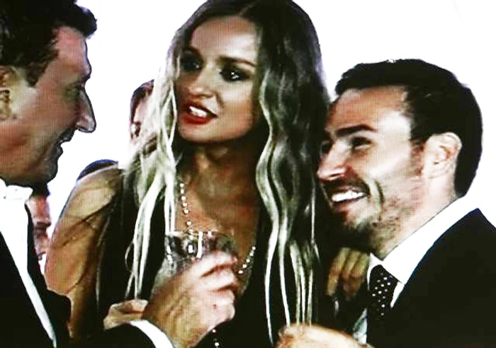 
    Bianca Drăguşanu şi Adrian Cristea  