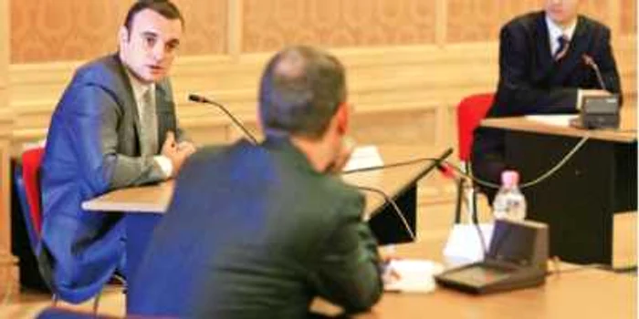 Mihai Ghervase (stânga), mediator, a arătat cum se poate rezolva amiabil un litigiu