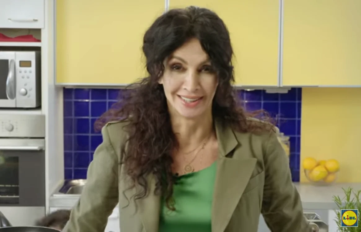 Mihaela Rădulescu apare alături de chef Florin Dumitrescu și actorul Andrei Aradits în reclama la Lidlfoto: captură/YouTube