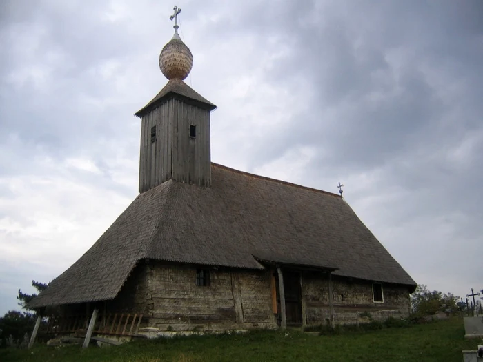 Biseria de lemn din Româneşti