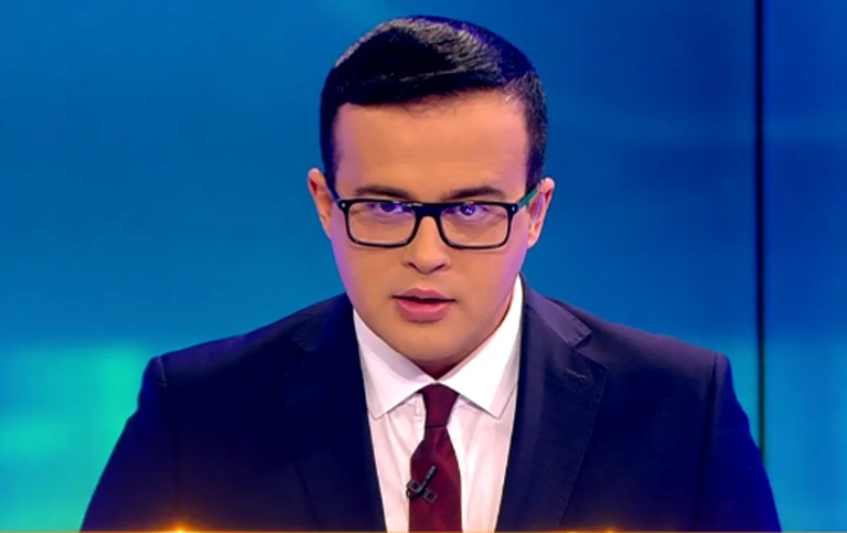 
    În prima ediție din acest an a emisiunii, Mihai Gâdea a apărut cu o barbă bine îngrijită, pe alocuri cu fire albeFOTO: captura youtube.com  