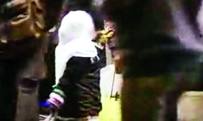 Ţiganii îşi obligă puradeii să cerşească pe străzile Londrei (foto: Reuters)