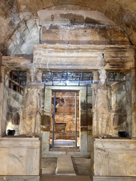 Interiorul monumentului funerar din Amfipolis, dezvăluit în premieră. Foto: X