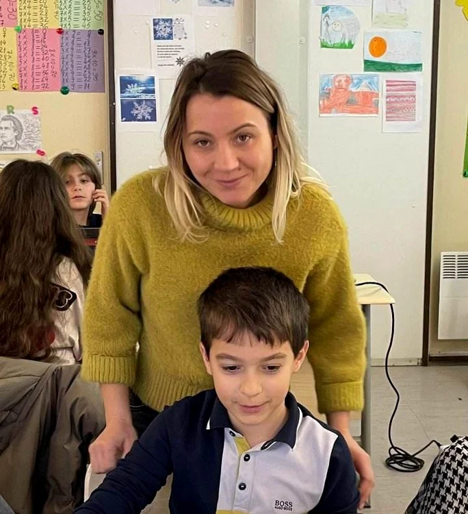 Andreea alături de unul dintre elevii săi FOTO arhiva personală