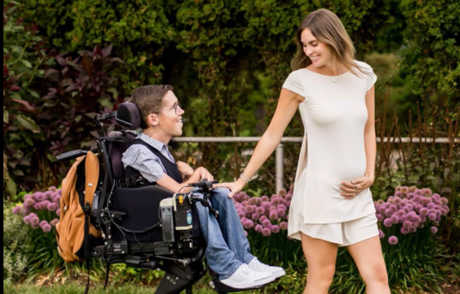 Un influencer cu atrofie musculară spinală și soția lui vor deveni părinți, după ani de încercări