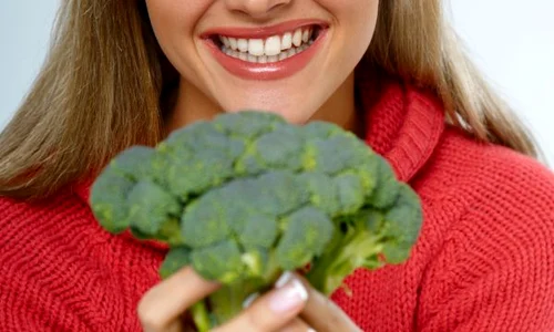 fata cu broccoli jpeg