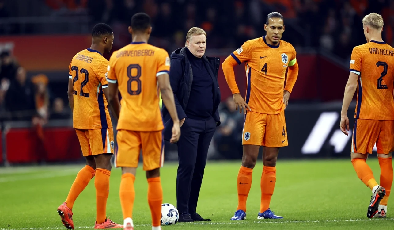 Ronald Koeman (îmbrăcat în negru) plătește prețul eliminării (FOTO: EPA)