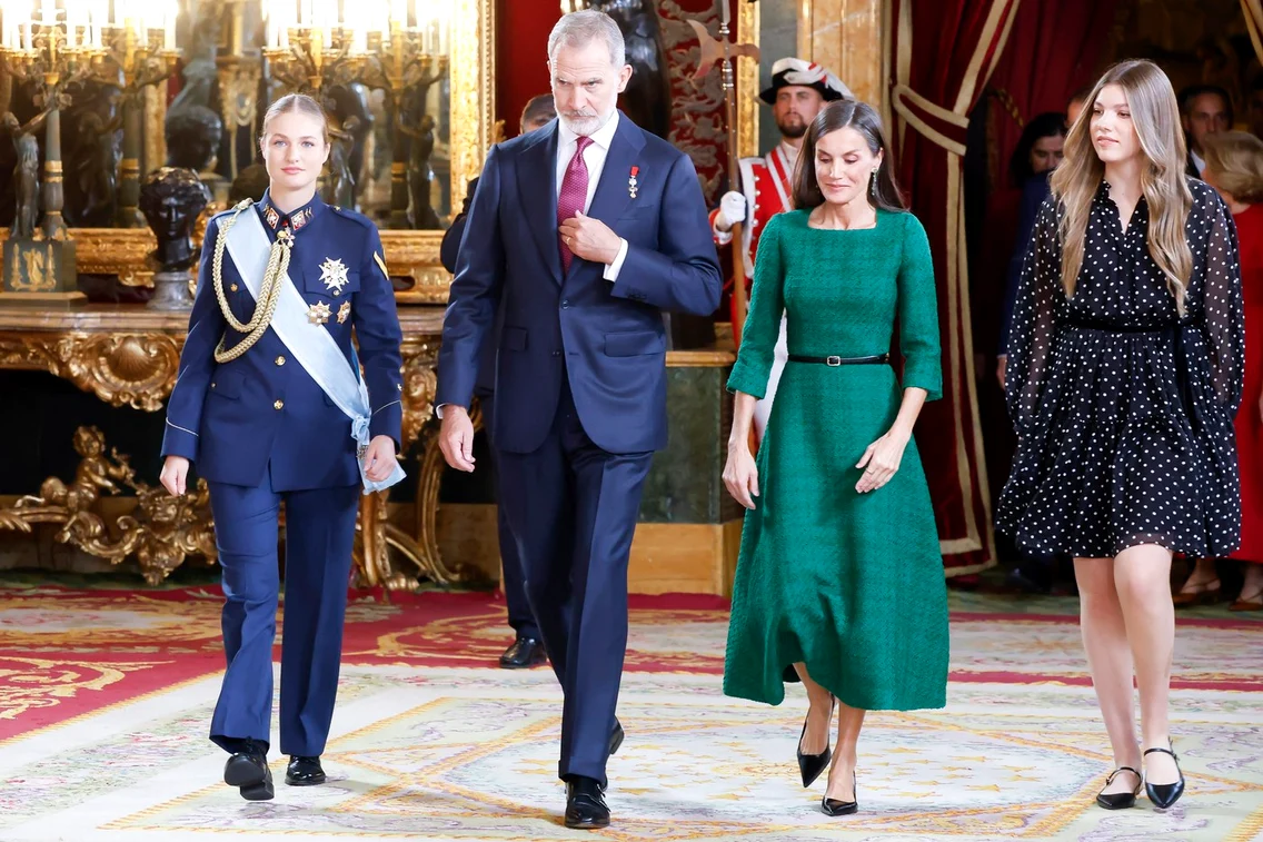 Regele Felipe alături de Regina Letizia și fiicele Leonor și Sofia