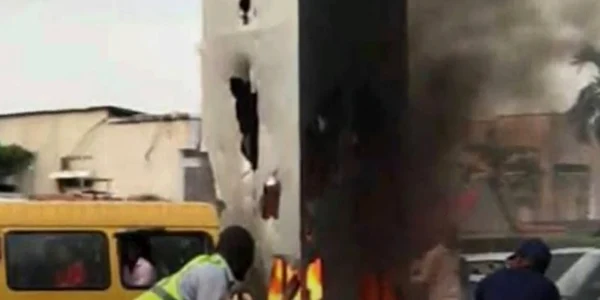 Monolit distrus si incendiat la Kinshasa Captura YouTube