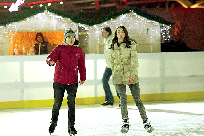 Patinoarul de pe  Promenada Mall  are 600 de metri pătraţi