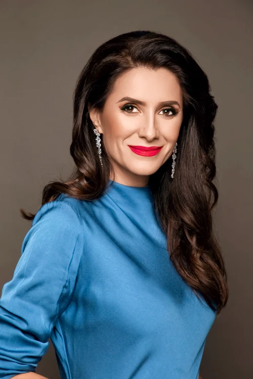 
    Iuliana spune că încearcă să își trăiască viaţa cât mai aproape de ce era @Marius Baraganclickpentrufemei.ro  