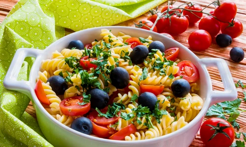 Salata de paste  Sursa foto shutterstock 398330512 jpg