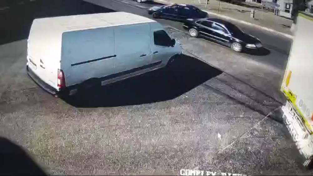 Pieton accidentat mortal în Dâmbovița. O femeie a fost strivită de un TIR sub ochii trecătorilor VIDEO