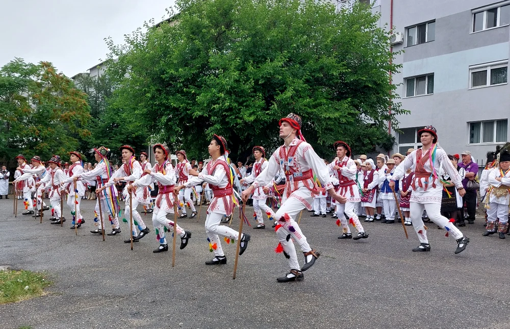 Călușarii mari și mici vor dansa timp de două săptămâni FOTO: Ion Teleșpan/Palatul Copiilor Slatina