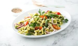 Salata de paste cu fasole verde  Sursa foto shutterstock 2303960465 jpg
