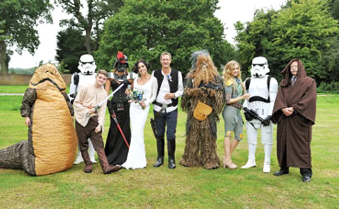 Mirele şi mireasa au fost Han Solo şi prinţesa Leia, iar socrul mic a fost Obi Wan Kenobi