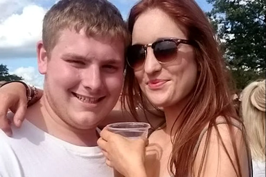 Becky şi Phil erau foarte apropiaţi, deşi erau împreună de câteva luni