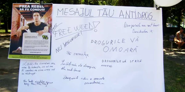 Tinerii şi-au spus părere lor despre droguri pe un panotaj public