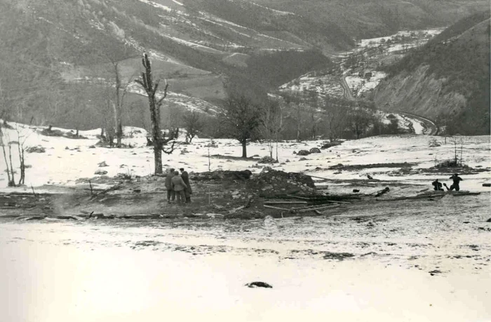 vanatorii de securisti pe teren foto