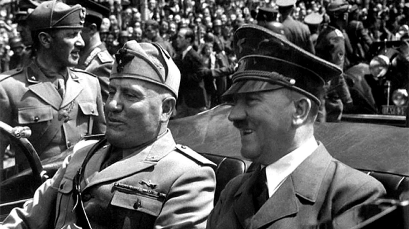 Benito Mussolini și Adolf Hitler FOTO: arhivă