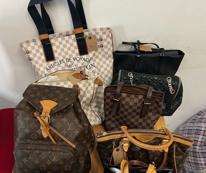 Român arestat în Italia, după ce a dat o spargere într-un magazin de lux din Sanremo. A furat genţi şi pantofi de 70.000 de euro