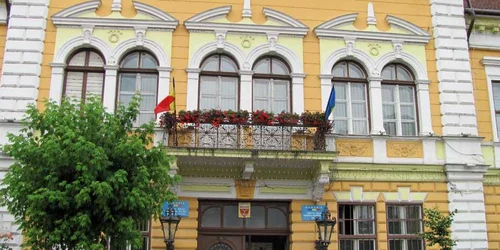 Codul etic va trebui respectat de toţi angajaţii din primărie