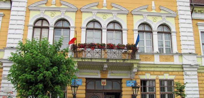 Codul etic va trebui respectat de toţi angajaţii din primărie