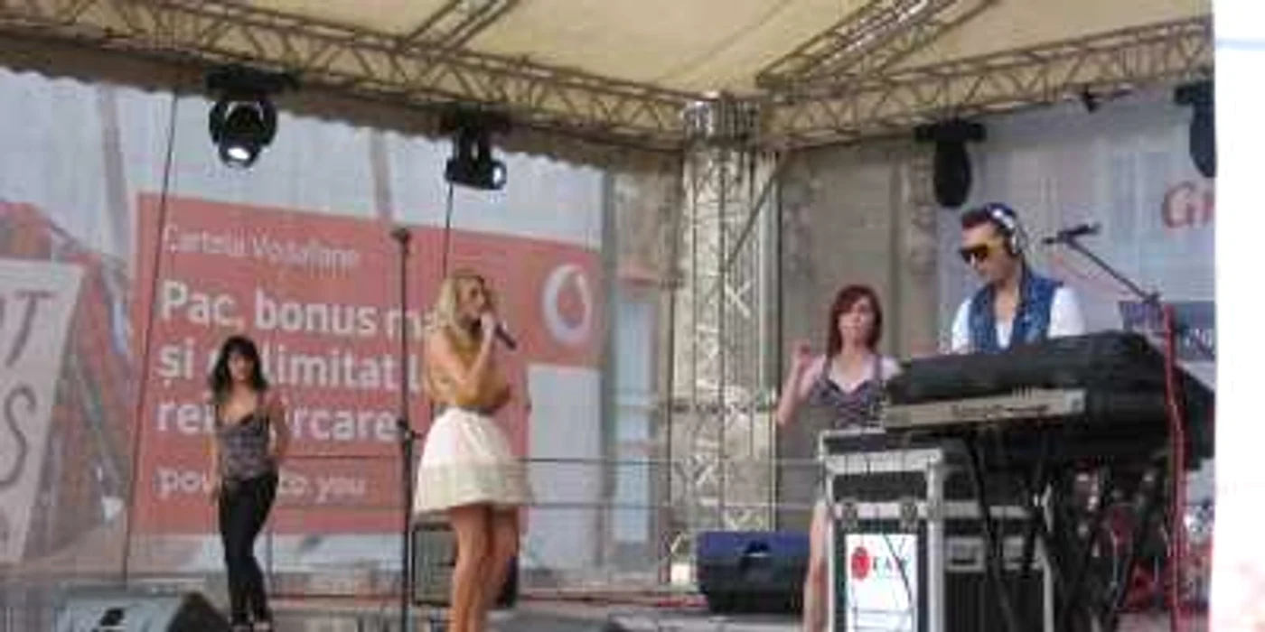 Liviu Hodor feat Tara au deschis seria de concerte destinate Zilei Fructelor