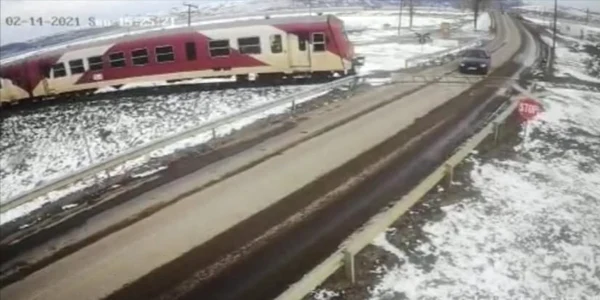 Moment impact BMW - tren foto ALOIASI