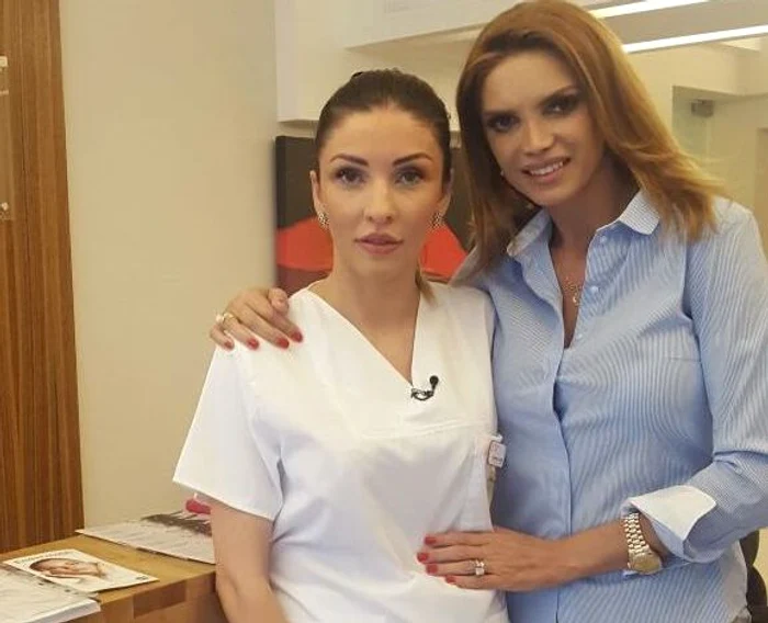 Ramona Tudor-Gunata este cea care o epilează pe Cristina Spătar