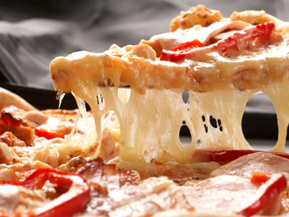 
    La Arad a apărut un nou tip de pizza: cu dinți cariați  