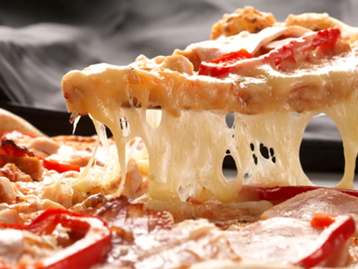 
    La Arad a apărut un nou tip de pizza: cu dinți cariați  