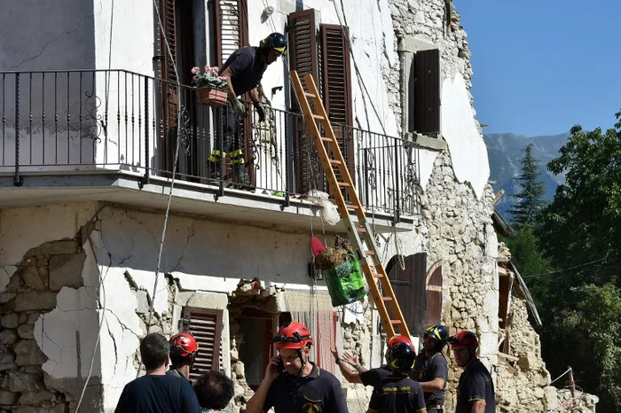 
    Cutremurul din Italia a lăsat mii de oameni pe drumuriFoto: AFP  