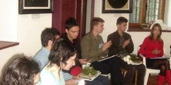 Tinerii din Ploieşti vor să ajungă pe urmele marului poet-imagine arhivă