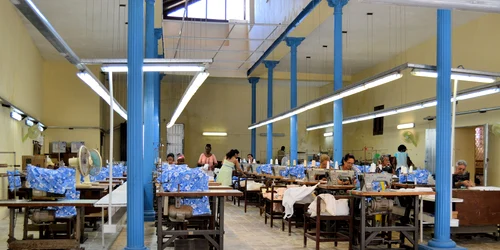 Muncitoare în textile. Foto: Pixabay.com