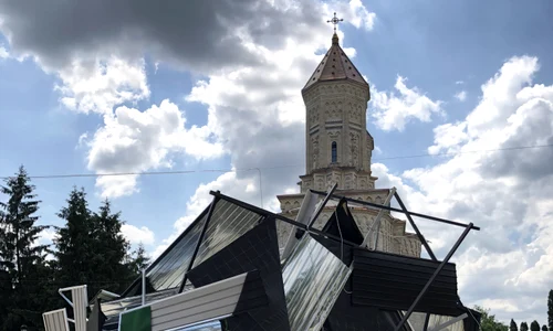 În apărarea artei contemporane jpeg