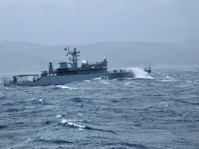 Nava care caută mine, în misiune pe Marea Neagră în aceste zile. Foto: rnhs.info